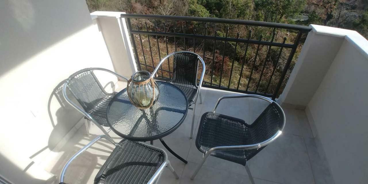 Apartments Ibis Čižići Exteriör bild