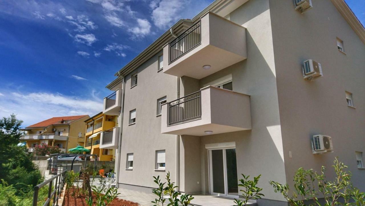 Apartments Ibis Čižići Exteriör bild