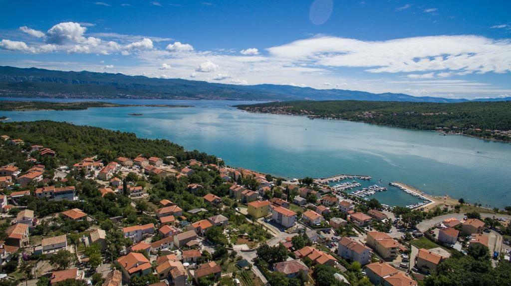Apartments Ibis Čižići Exteriör bild