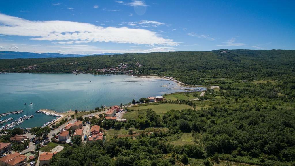 Apartments Ibis Čižići Exteriör bild