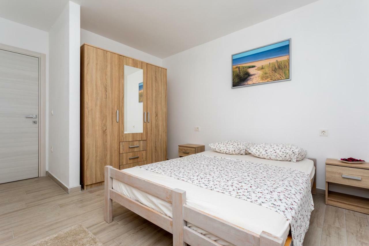 Apartments Ibis Čižići Exteriör bild