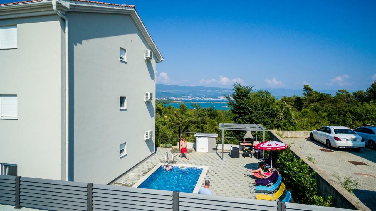 Apartments Ibis Čižići Exteriör bild