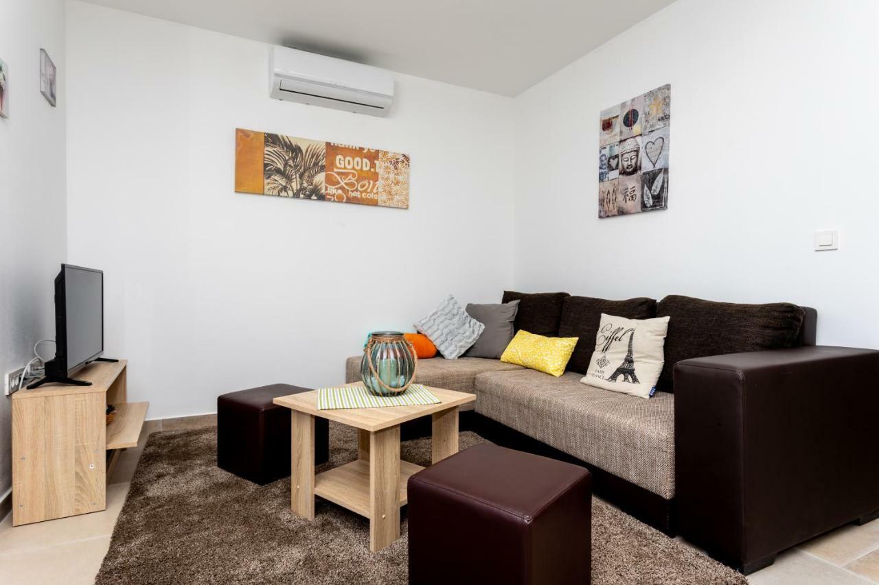 Apartments Ibis Čižići Exteriör bild