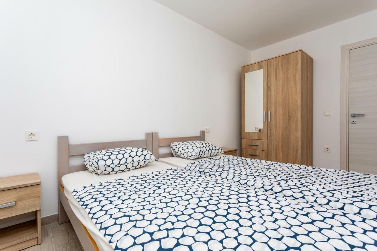 Apartments Ibis Čižići Exteriör bild