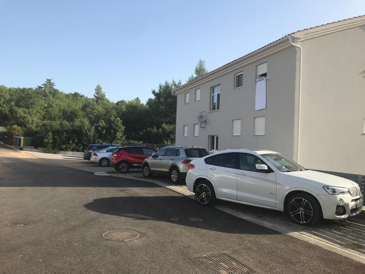 Apartments Ibis Čižići Exteriör bild